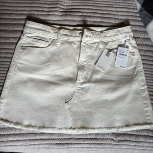 Good American Cream Denim Mini Skirt Size 8/29